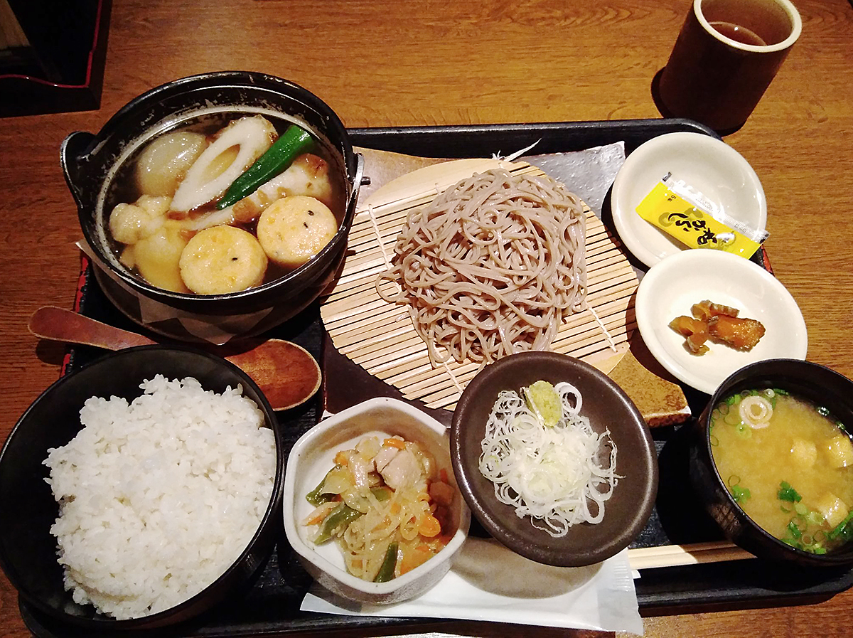 蕎麦とおでん盛りのお膳定食